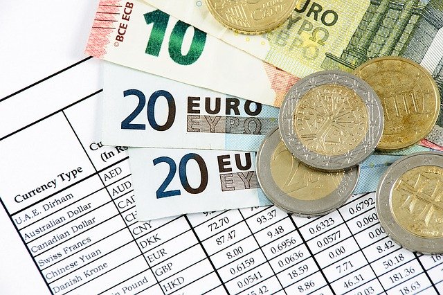 Vývoj peněz a obchodování s nimi na finančních trzích